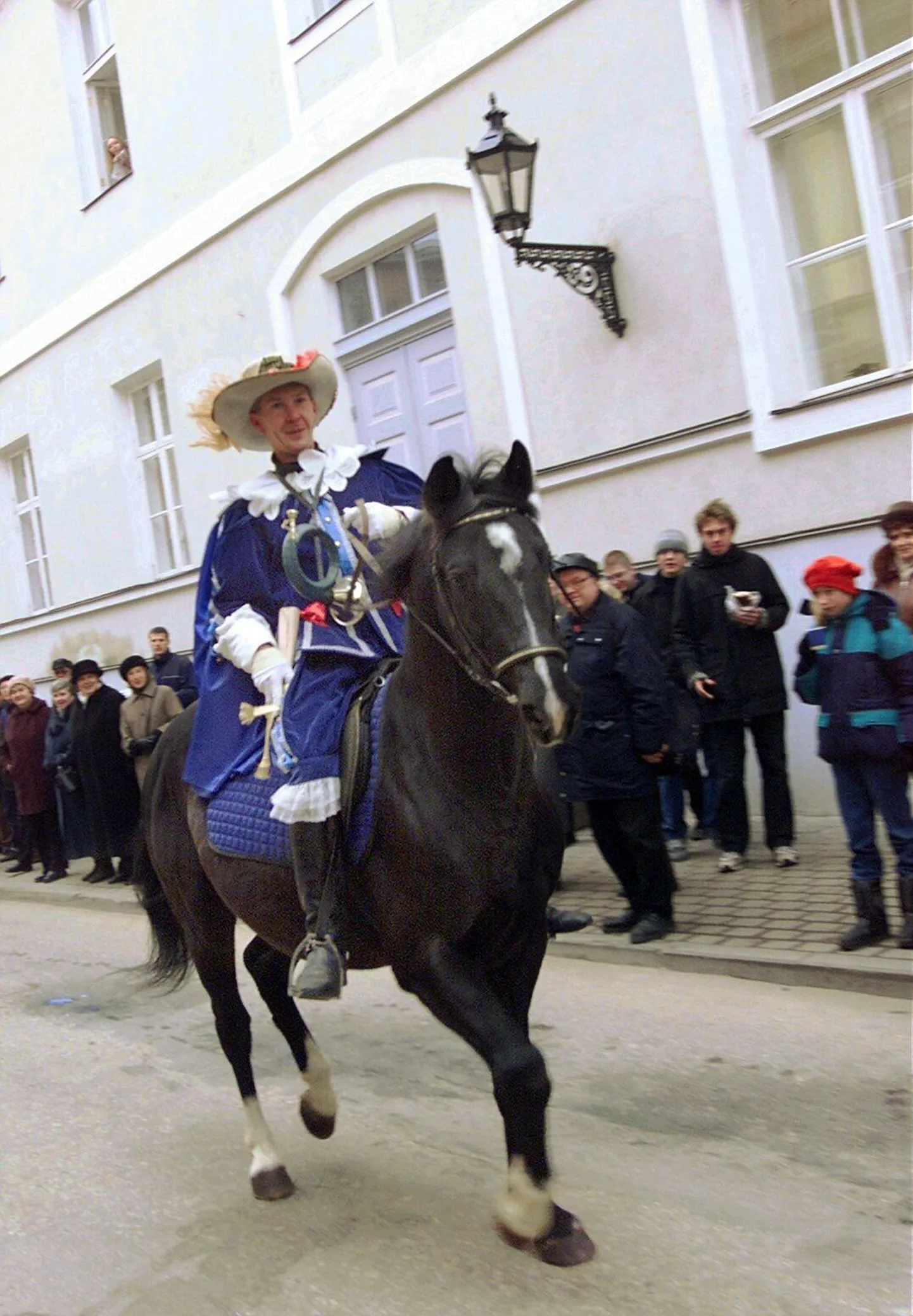 Pärna talu hobusel Polar ratsutanud Ihaste ratsakooli juhil lasub pedofiiliakahtlus.