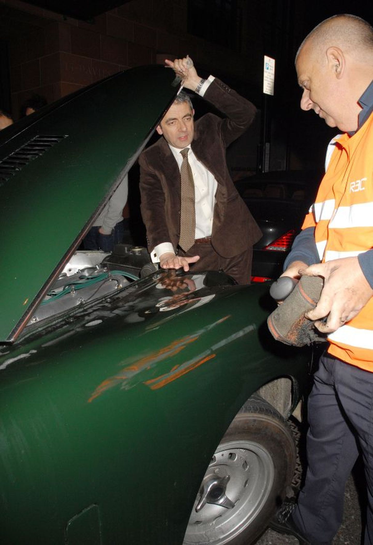 Rowan Atkinson sattus taas autojamasse