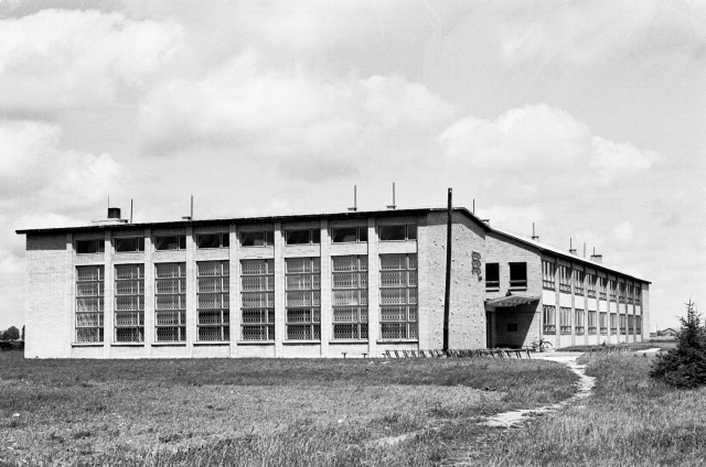 Käina 8-klassiline kool, 1970. aastad.