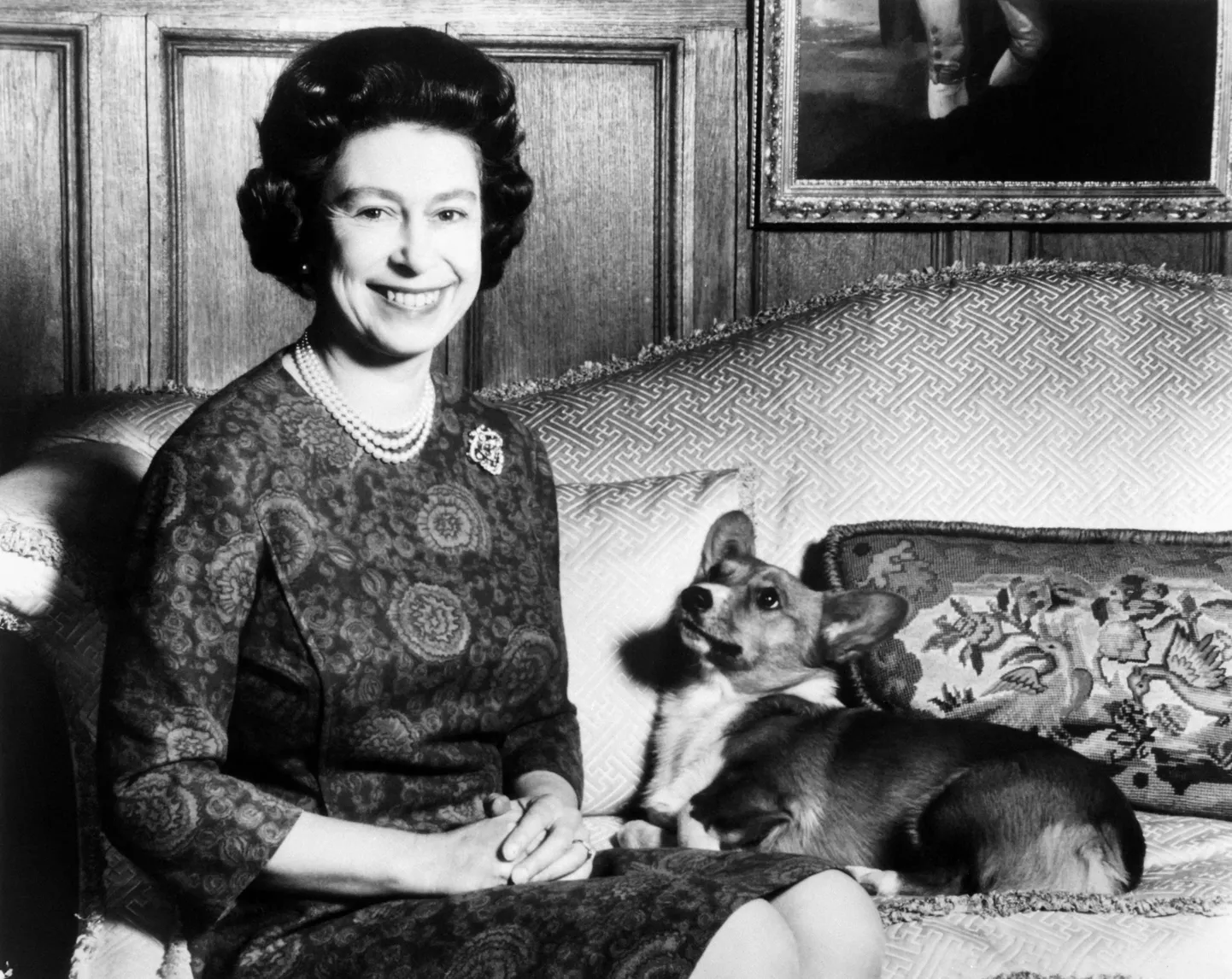 Briti kuninganna Elizabeth II 1970. aasta fotol koor korgi Susaniga, kelle ta sai 18. sünnipäevaks