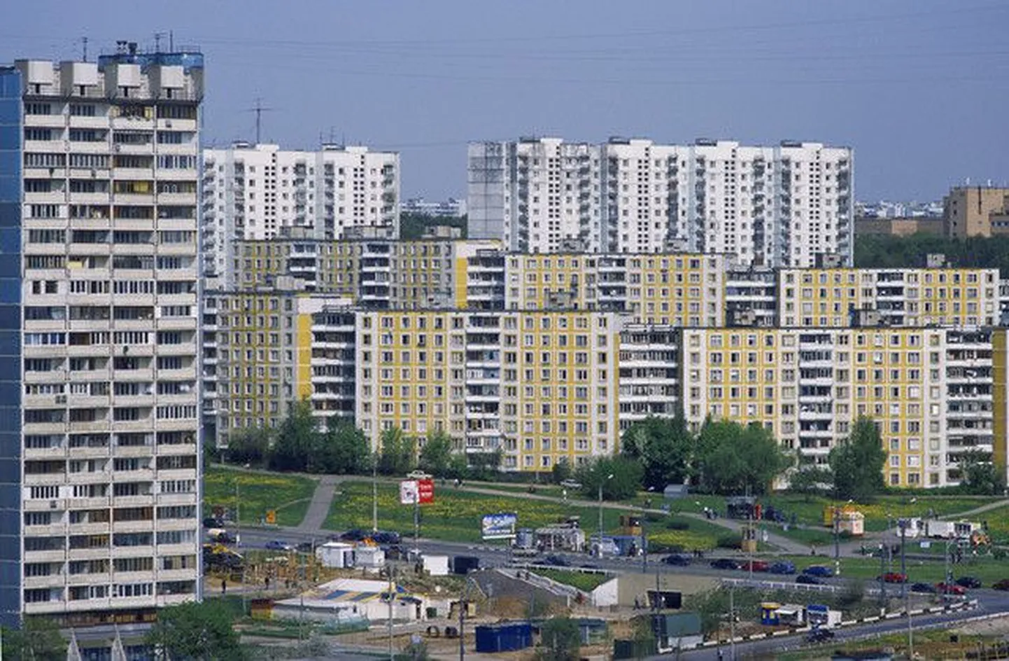 Pildil on üks paljudest Moskva elurajoonidest, mis ehitati 80-ndatel aastatel.