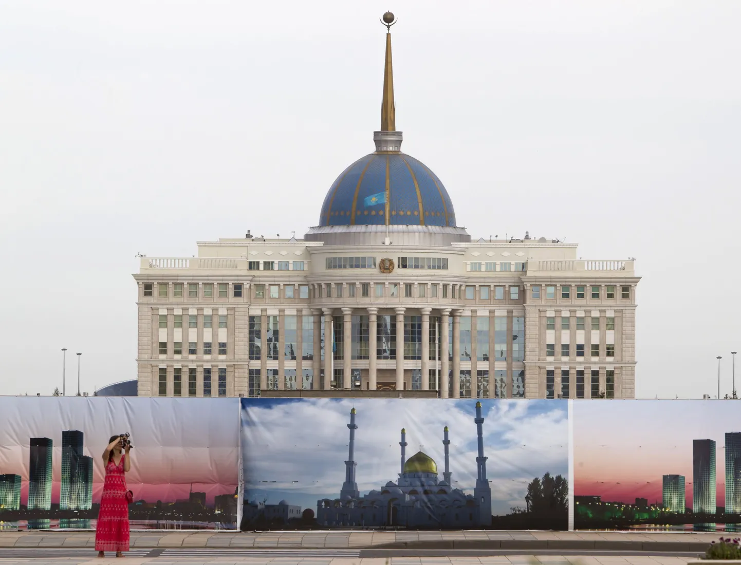 Windoor projekteeris ja valmistas Astana konverentsikeskuse klaas-alumiiniumkonstruktsioonid.