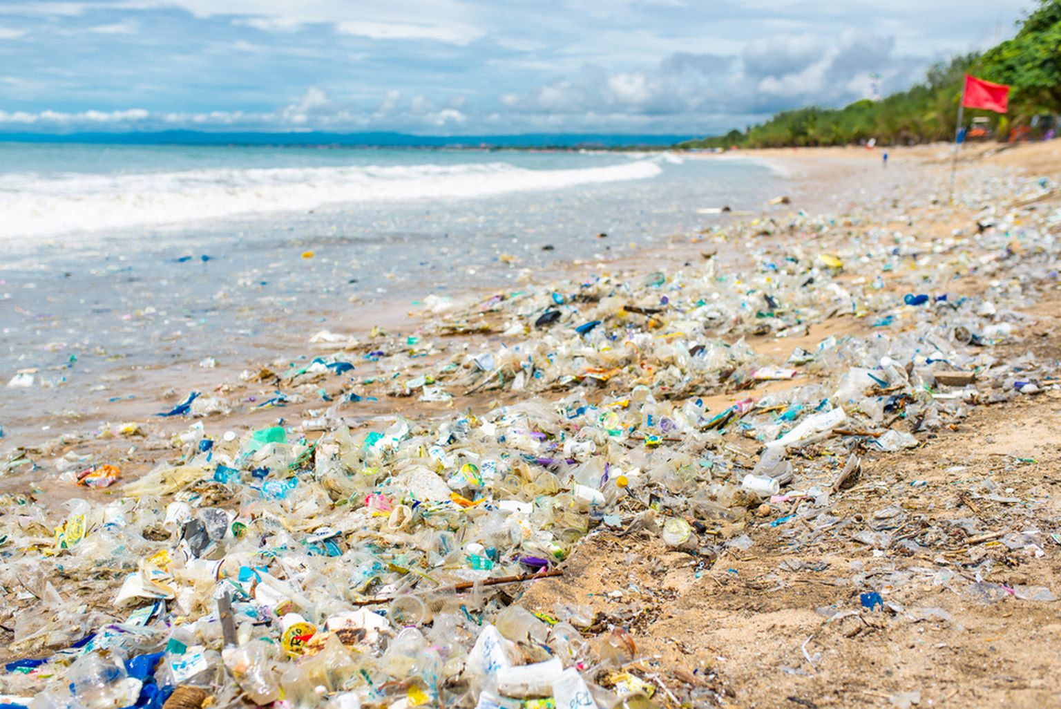 Igas minutis satub merre miljon plastikpudelit. Pilt on illustreeriv!