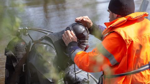 Водолазы нашли тело утонувшего на озере в Каркси-Нуйя мужчины