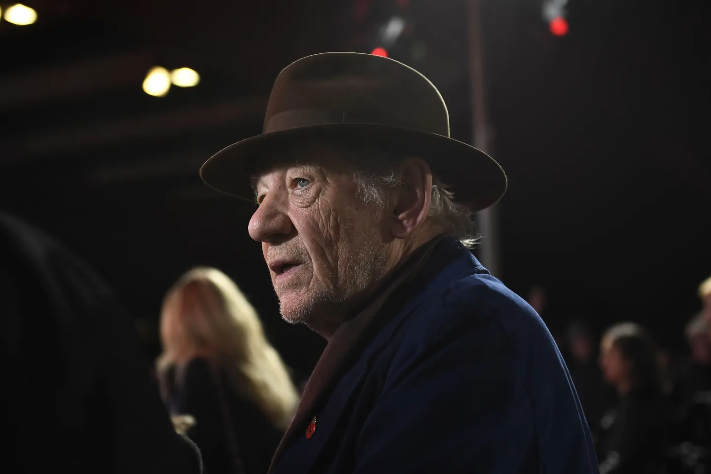 Juunis teatrilavalt alla kukkunud Ian McKellen taastub tasapisi.