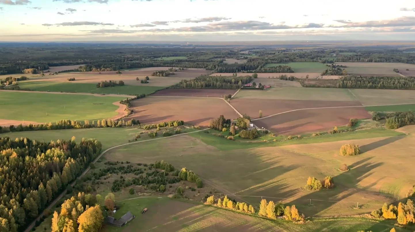 Vaade Nursipalu harjutusvälja laiendusala äärsetele maadele, kus elanikud hakkavad paratamatult kuulma paugutamist. Kui see neid häirib ja nad soovivad ära kolida, peavad nad sellest riigi kaitseinvesteeringute keskusele teada andma, et leida üheskoos parim lahendus.