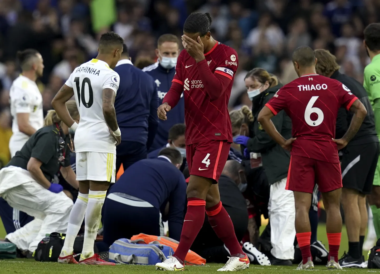 Liverpooli tähtmängija Virgil van Dijki hoiab sarnaselt kõikidele Liverpooli toetajatega peast kinni, kuna võidumängus jäädi pikaks ajaks ilma talendikast Harvet Elliottist.