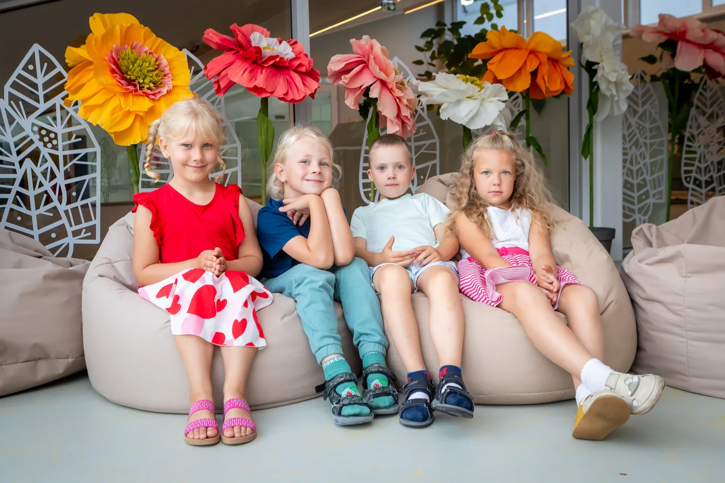 OMA PUHKUSEST JA SAARTEST pajatasid Mirell Loodus, Timofei Randmets, Ronet Rätsep ja Marta Liise Vinni.