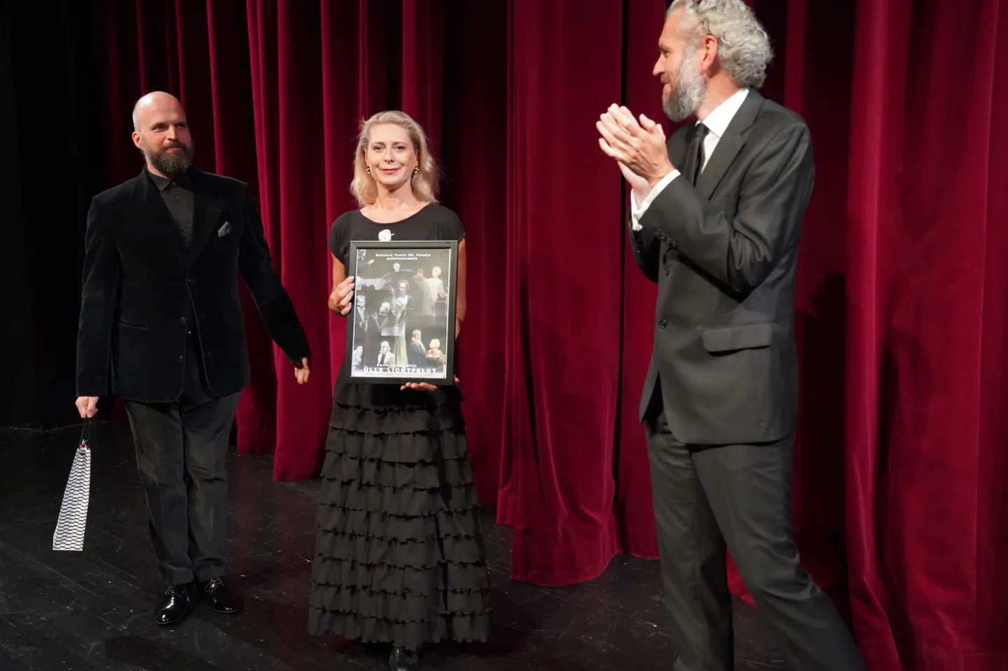 Rakvere teatri publikulemmik 2020 - Ülle Lichtfeldt (keskel).