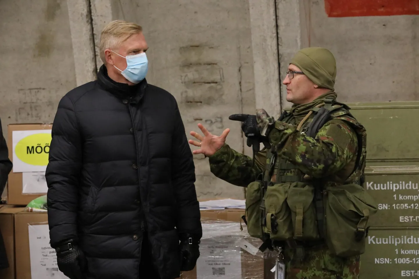 Kaitseminister Kalle Laanet ja pioneeripataljoni ülem kolonelleitnant Ainar Afanasjev.
