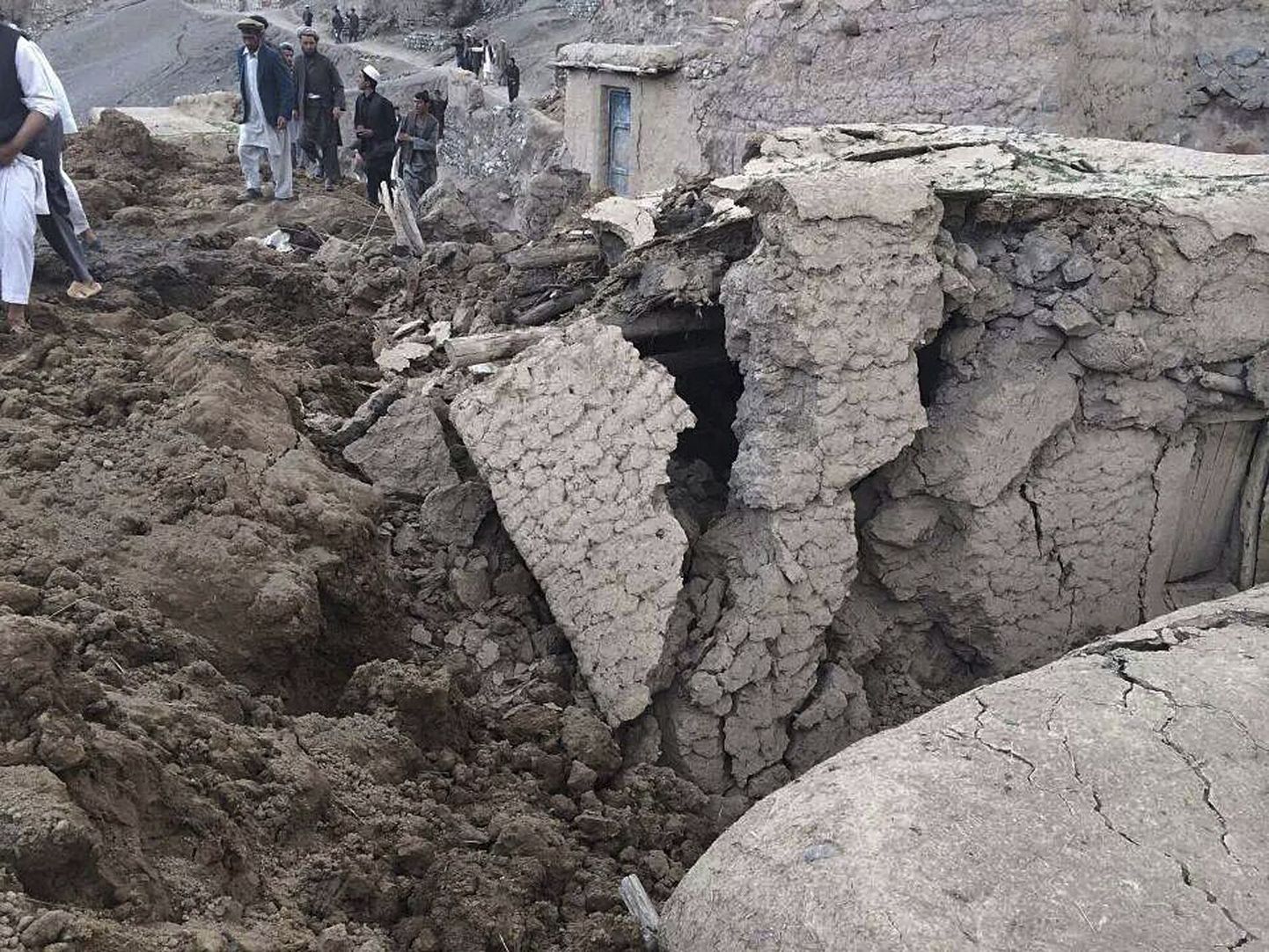 Afghanistanis purustasid maalihked sajad kodud