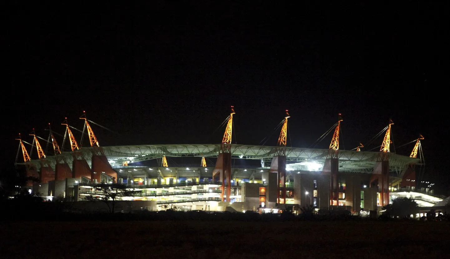 Mbombela Stadium ööpimeduses