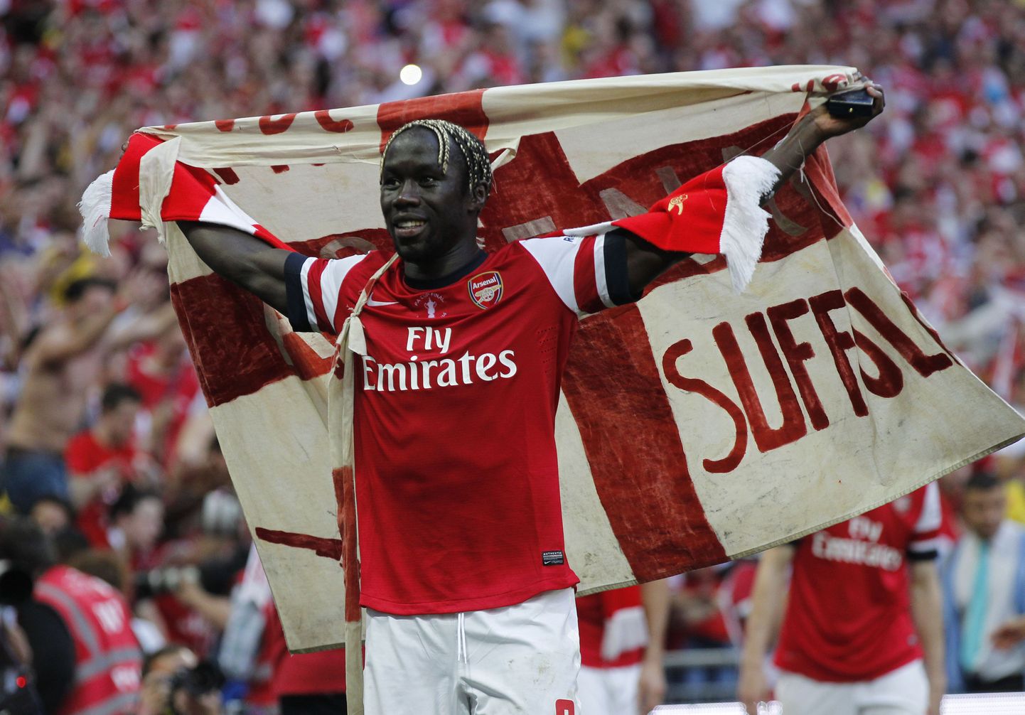 Bacary Sagna tähistamas Arsenali ridades tänavust FA Cupi võitu.