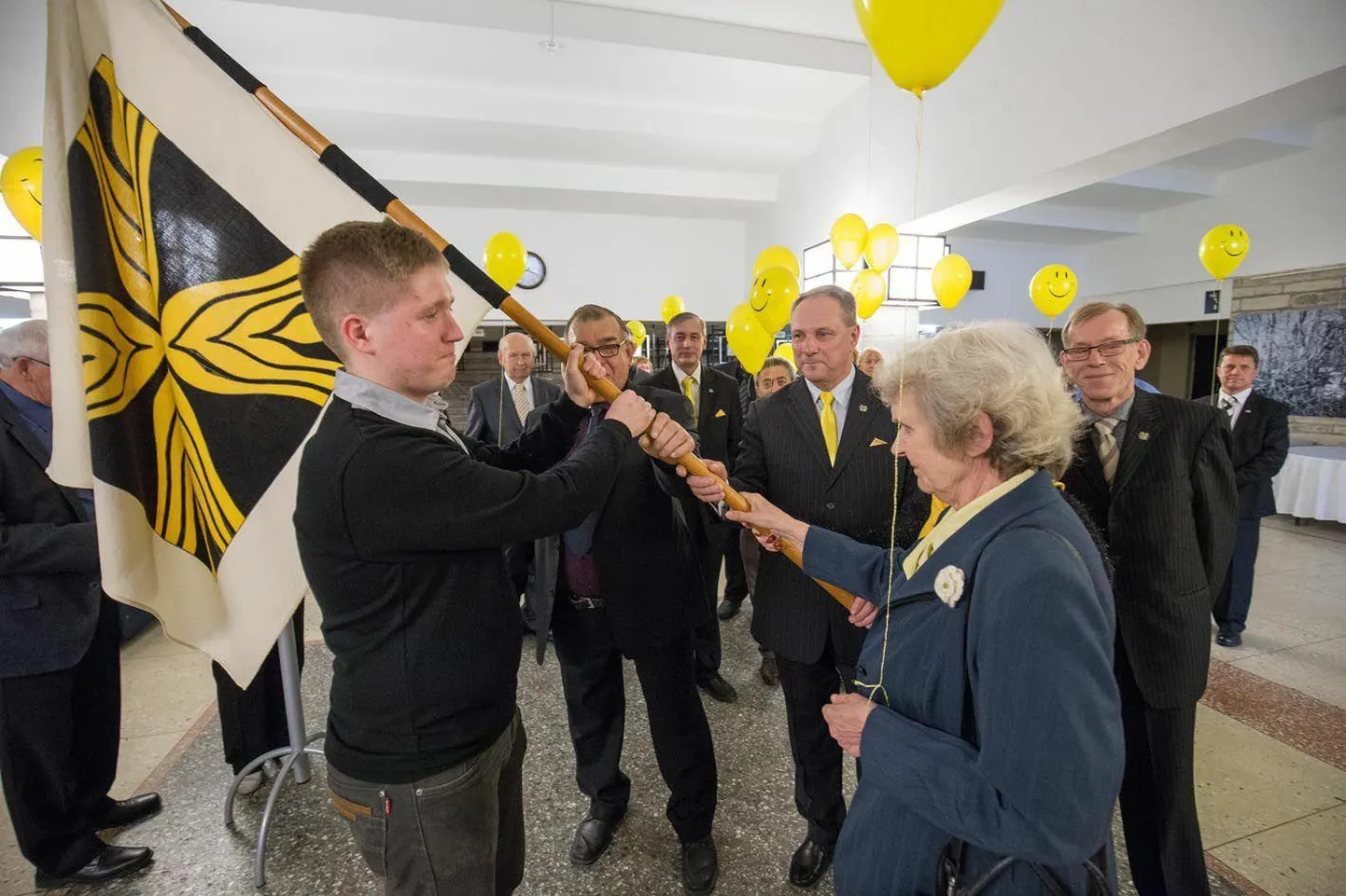 2017. aasta oktoobris ulatas Paide valla aukodanik Elle Näppo omavalitsusreformi järel Paide valla lipu Järvamaa muuseumi teadusjuhile Ründo Mültsile, et see Paide linna ajaloo tarvis säilitada. Ligi kuus aastat hiljem asus Näppo ka ise Paidesse elama.