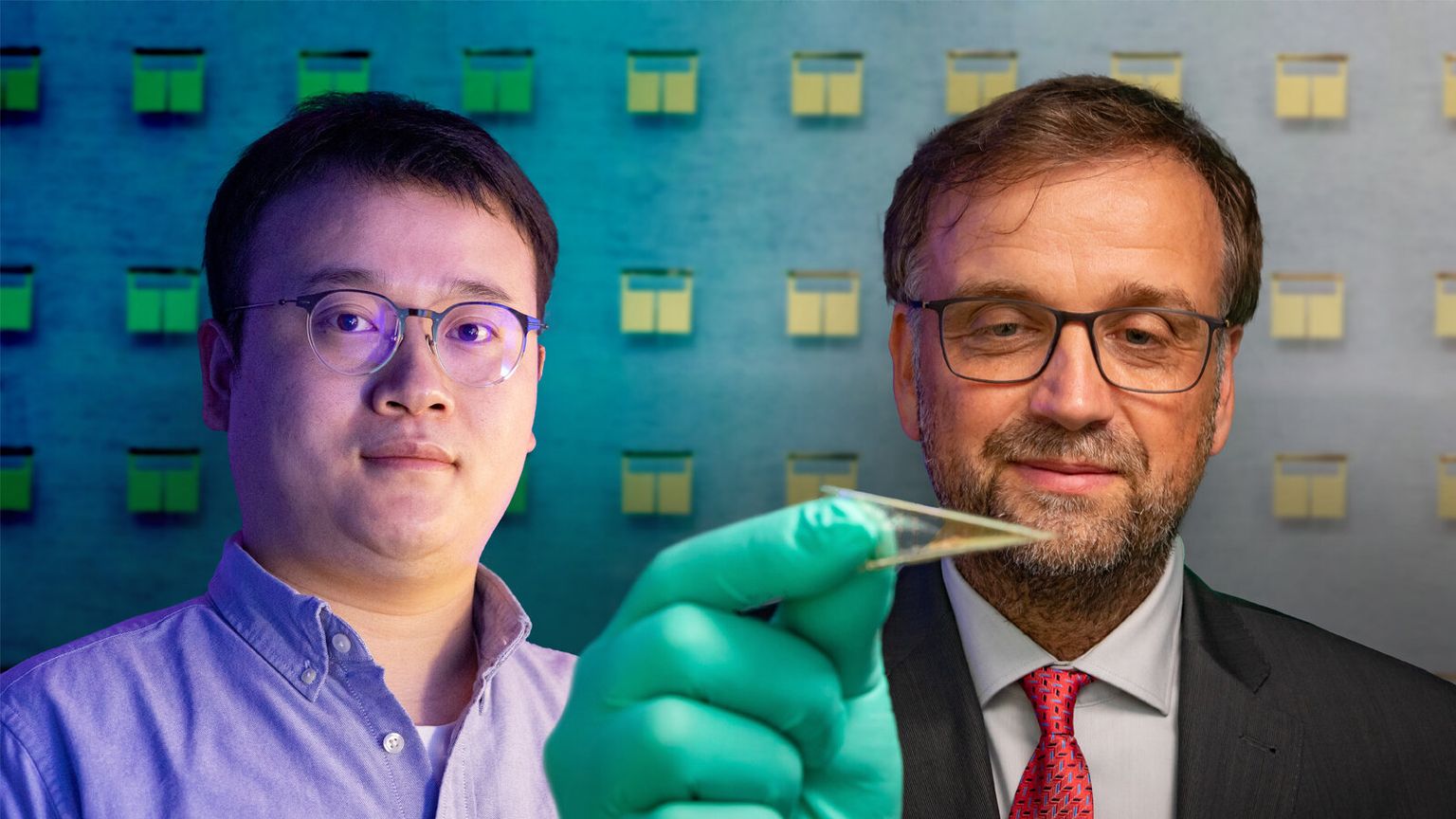 Dr. Minshen Zhu ja professor Oliver G. Schmidt näitavad maailma väikseima aku prototüüpi.