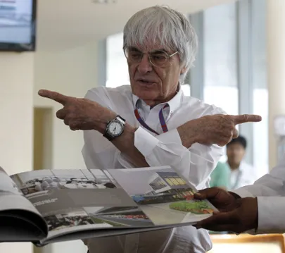 Bernie Ecclestone ja kogu vormel-1 sari on teelahkmel.