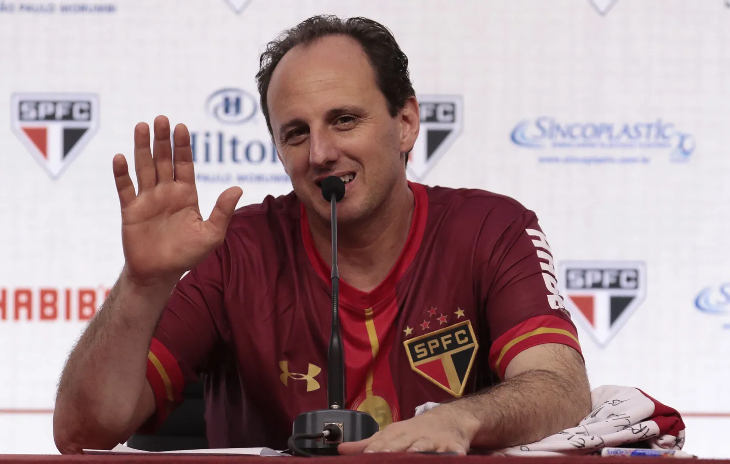 Rogerio Ceni jättid fännidega hüvasti
