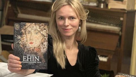 Epp Petrone: «Oi, kui palju sketše ja kihte siin raamatus on!»