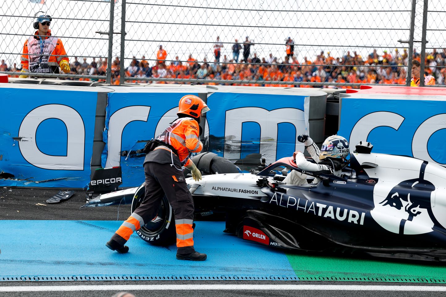 Daniel Ricciardo avarii F1 Hollandi GP teisel vabatreeningul.