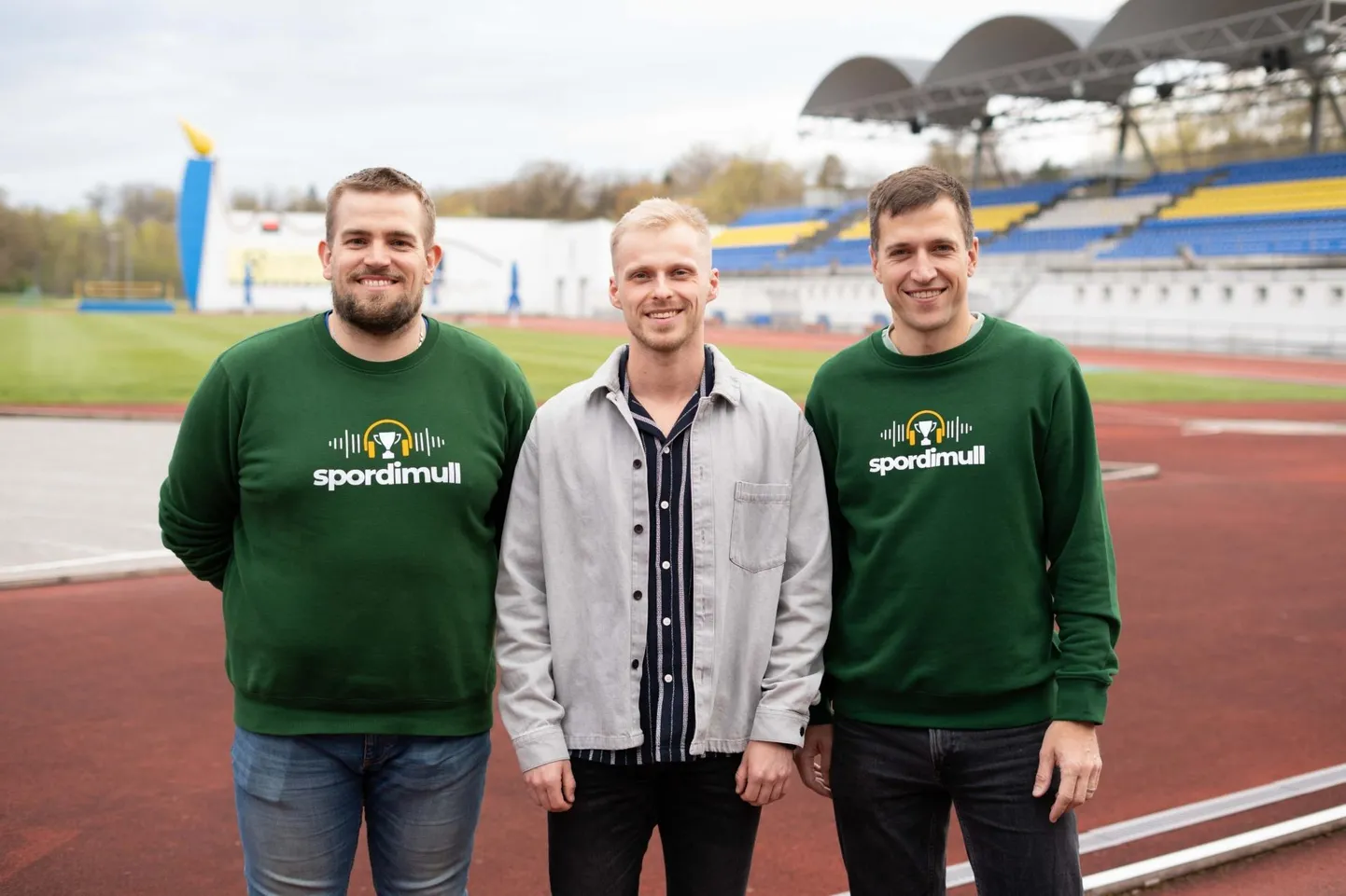 Hanno Tikkerbär (keskel) käis külas Robert Salepil ja Siim Tuusil saates Spordimull.