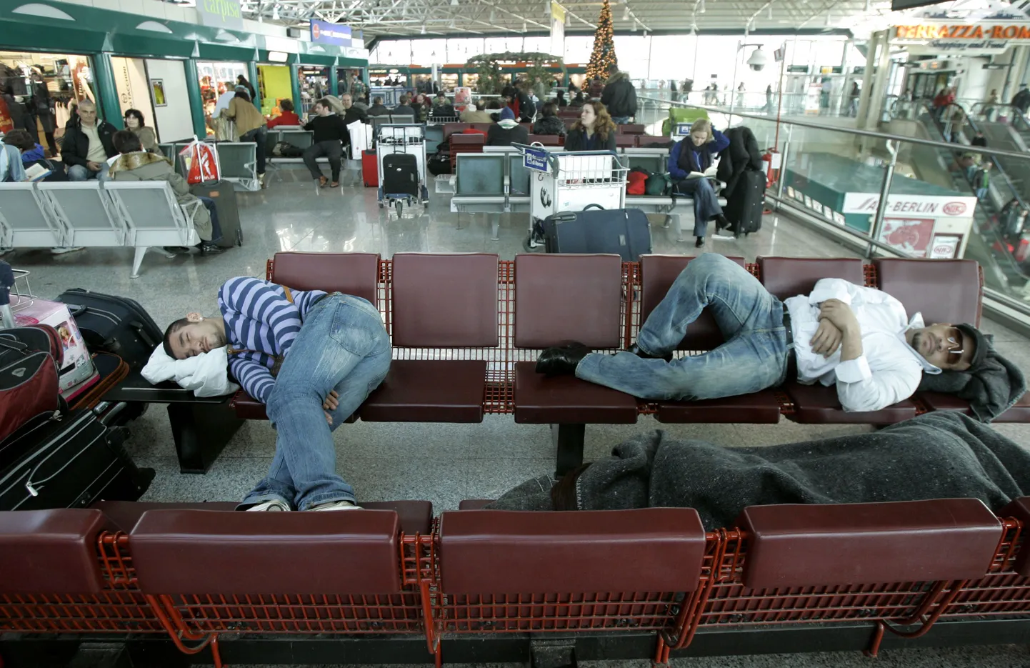 Joobes norralasest sai Rooma lennujaamas pagas