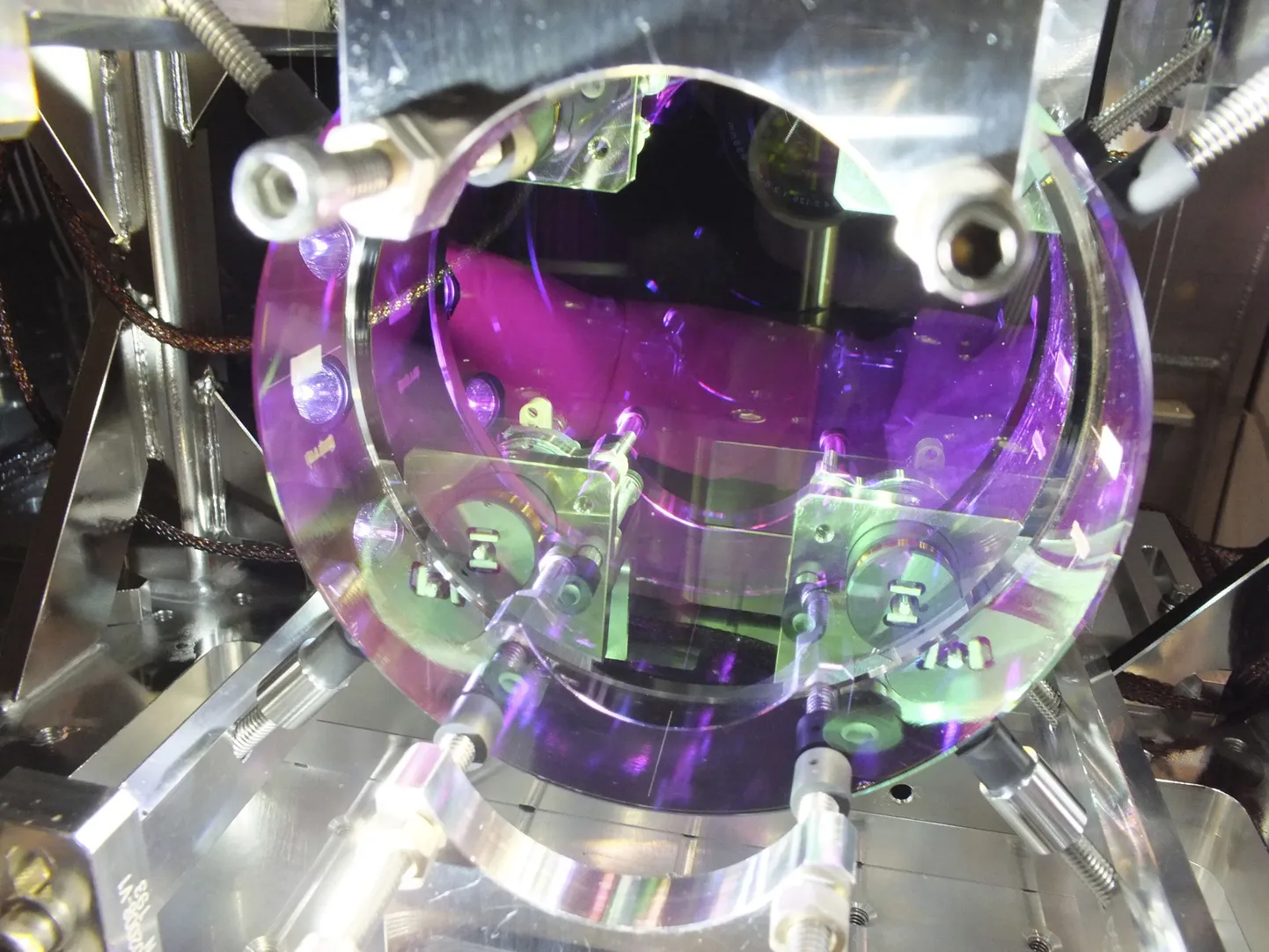 Osa LIGO observatooriumist. LIGO väljaarendajatele ennustatakse Nobeli preemiat, sest selle väljaarendamine muutis võimalikuks gravitatsioonilainete avastamise.