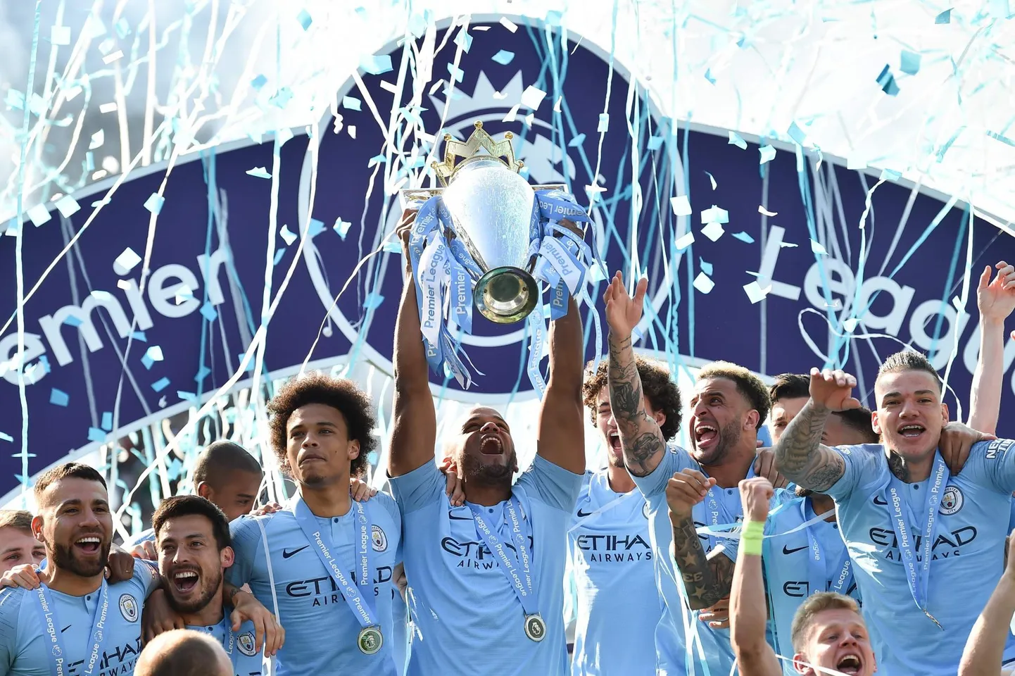 Kevadel tuli Inglismaa meistriks Manchester City. Ka uuel hooajal on favoriidikoorem City õlul.