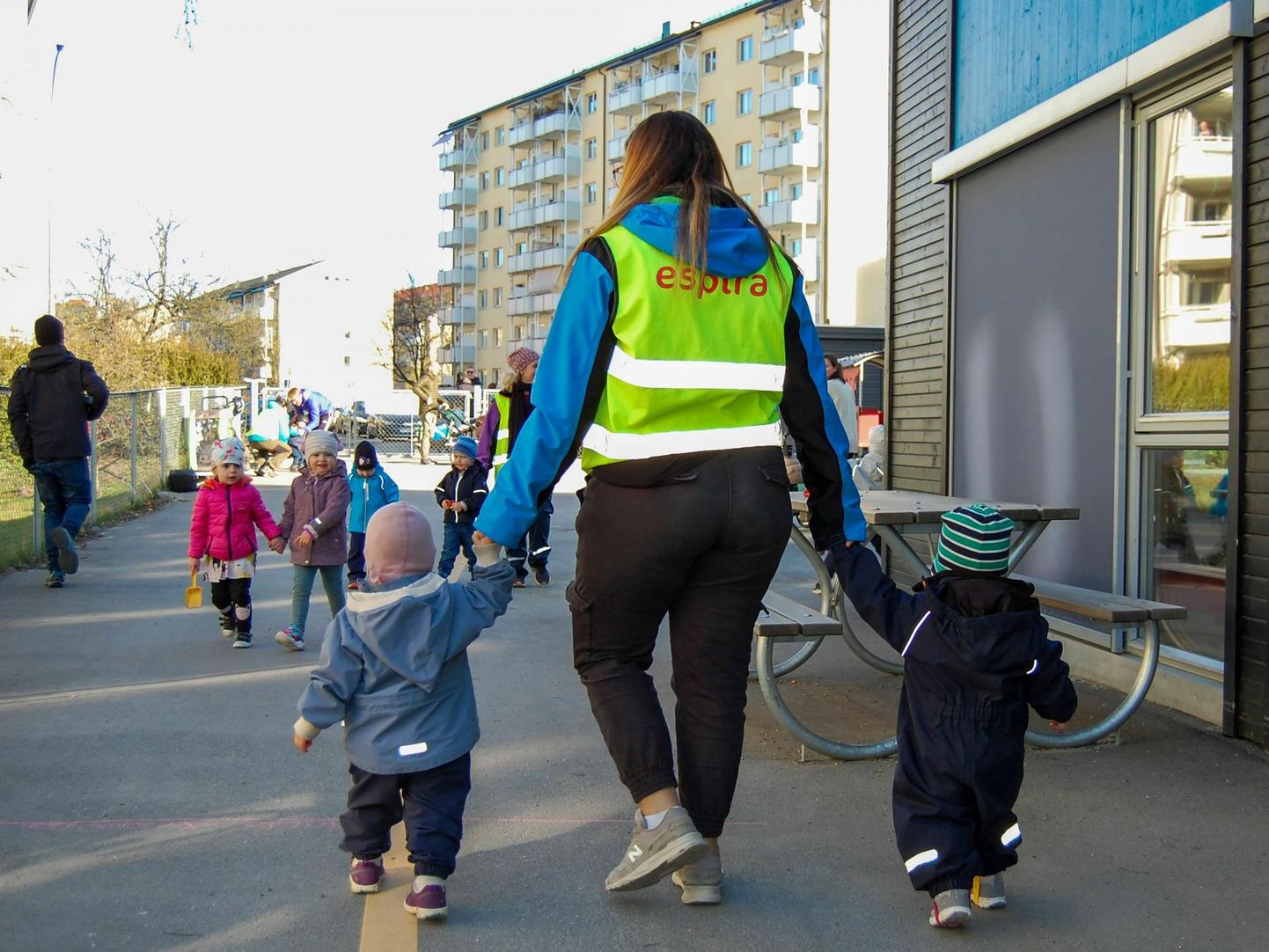 Inimeste elatustase Norras on kõrge, mistõttu on just see Põhjamaa üks välisriikide lastekodudesse jõudnud laste adopteerimise skeemi sihtriik.