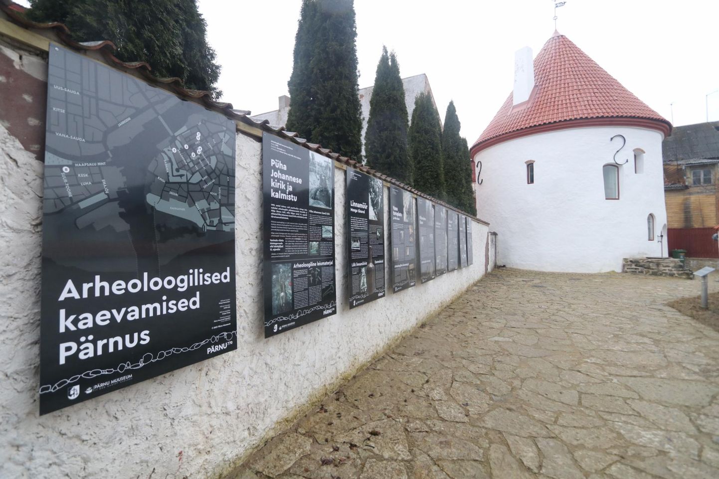 Pärnus toimunud arheoloogiliste kaevamiste kohta koostas näituse Margo Samorokov.