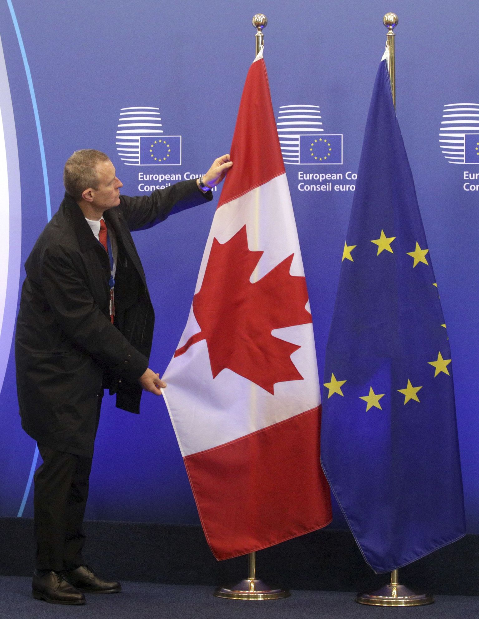 Euroopa Liidu ja Kanada lipud