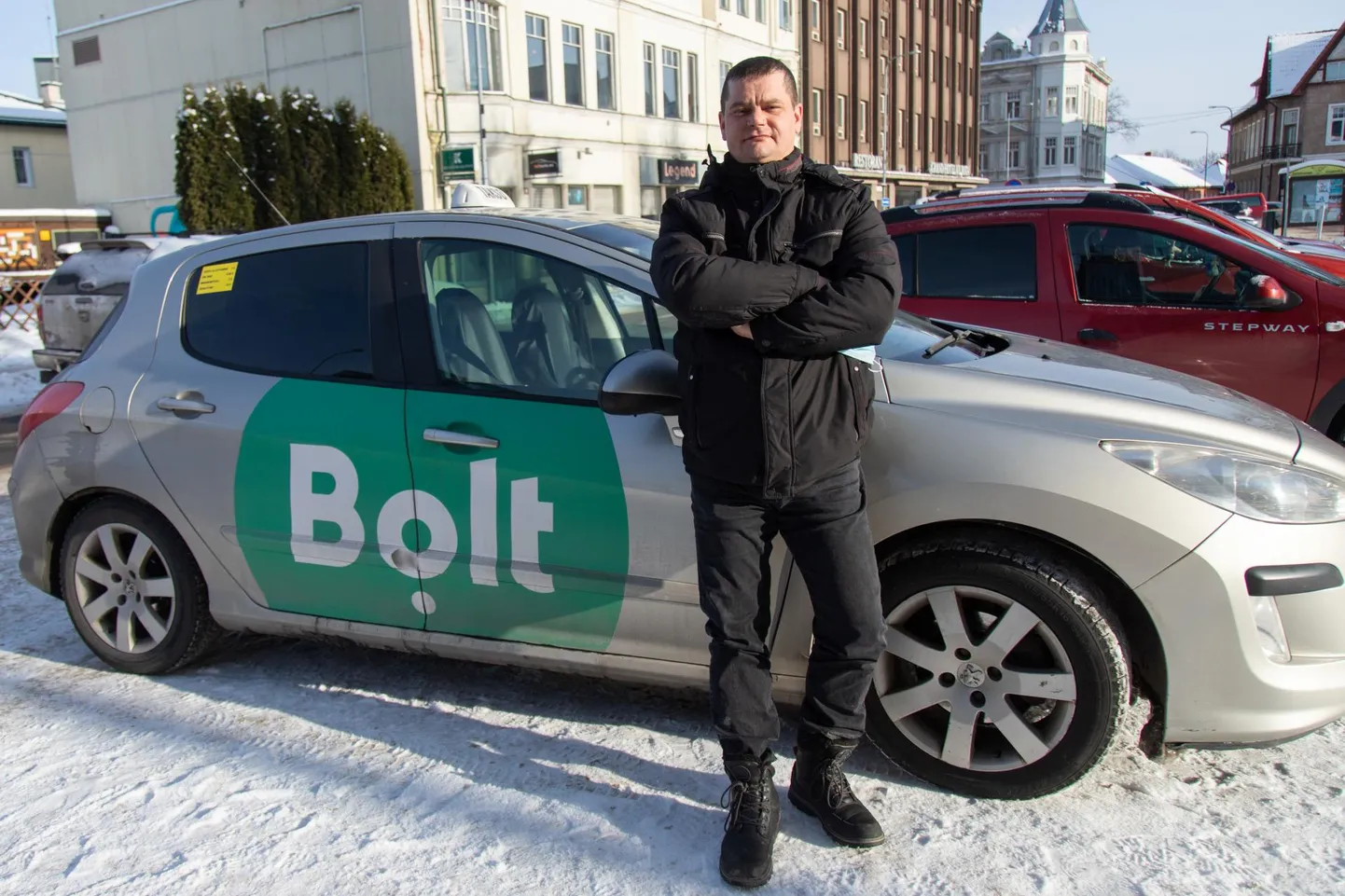 Kristo Gering töötab nüüd täiskohaga Lõhavere hooldekodus, aga vabal ajal sõidab taksot edasi.