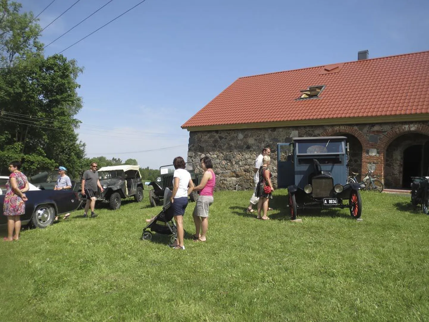 Ürituse säravaim täht oli 1920. aastast pärinev Eesti vanim veomasin Ford TT (paremal).