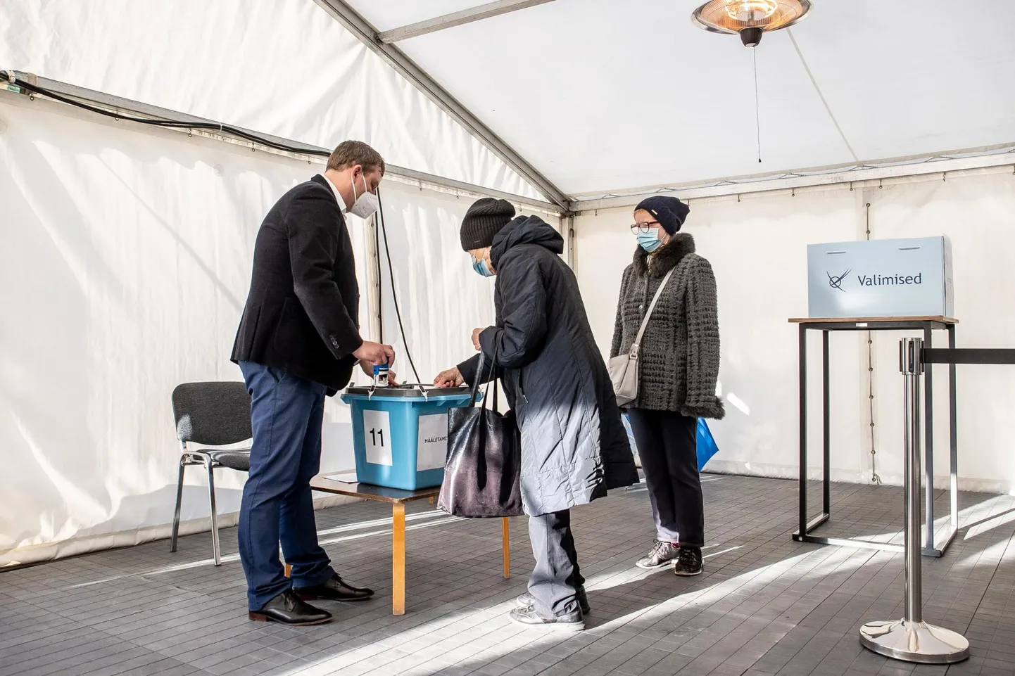 2021. aasta sügisel toimunud kohaliku omavalitsuse valimised toimusid olukorras, kus viiruse leviku tõttu tuli rakendada täiendavaid ohutusmeetmeid. Eelseisvad riigikogu valimised saavad loodetavasti peetud nendeta.