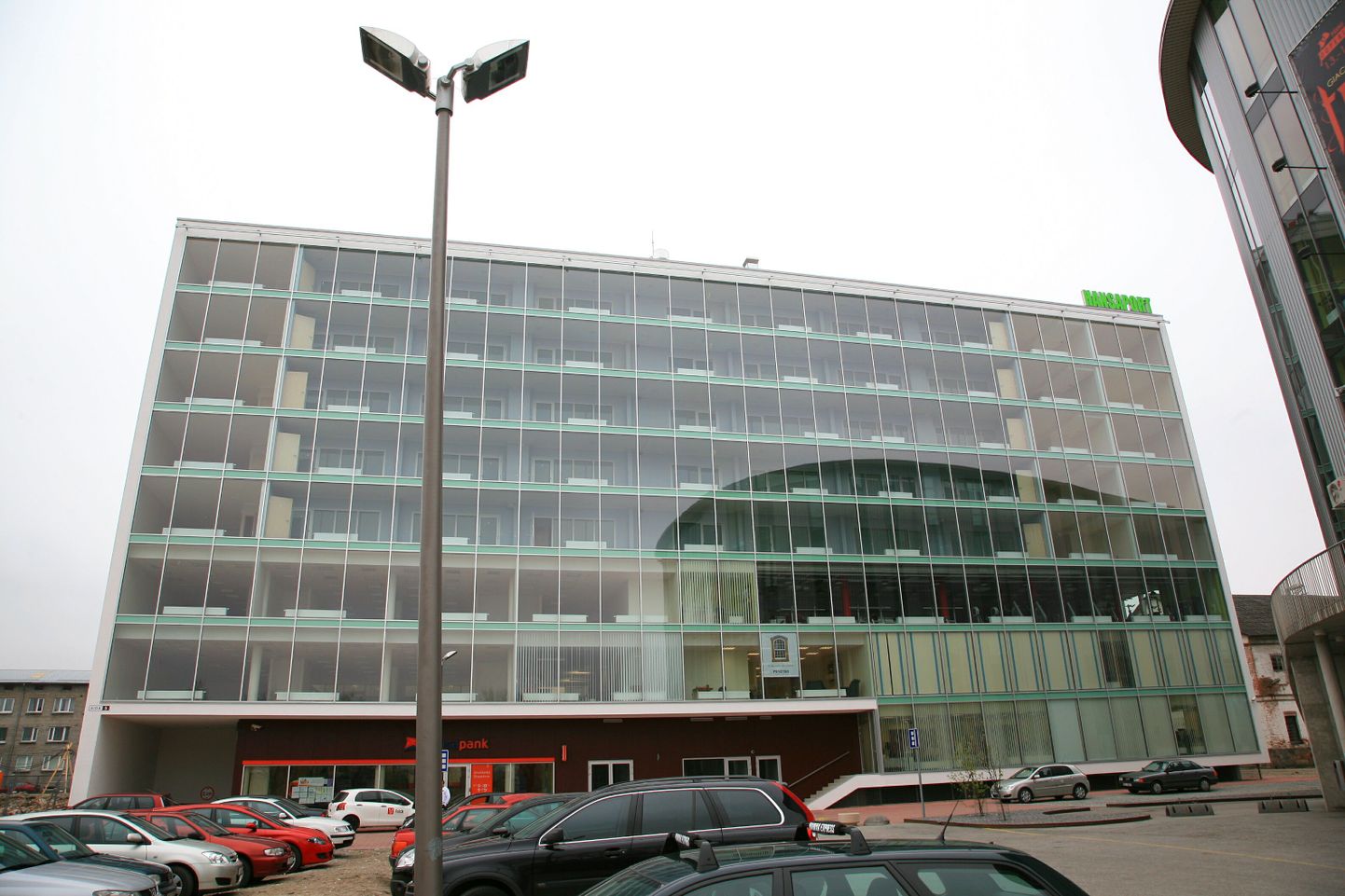Kaheksakorruseline Hansapordi elamu- ja büroohoone Pärnu kesklinnas Aida tänaval.