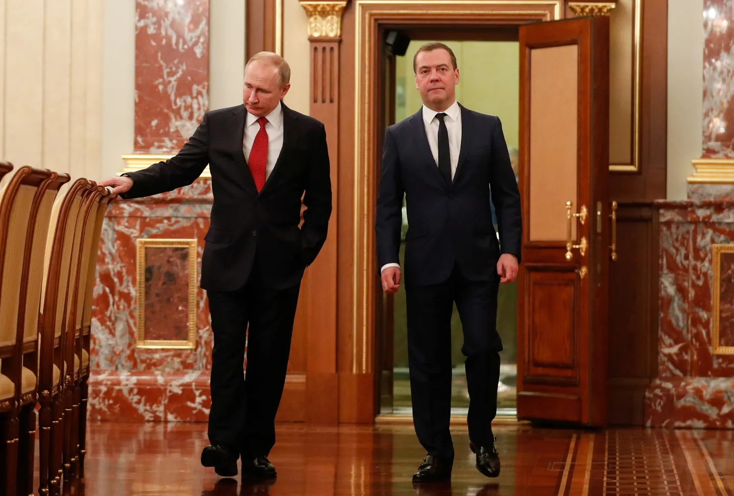 Vladimirs Putins un Dmitrijs Medvedevs.