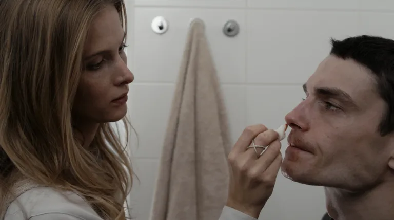 Светлана Иванова и Максим Матвеев в сериале «Триггер»
