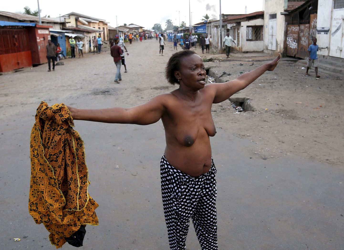 Burundi naine protestis presidendi vastu paljaste rindadega