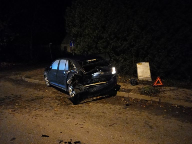 Tõrvas sattusid liiklusõnnetusse Škoda ja Audi.