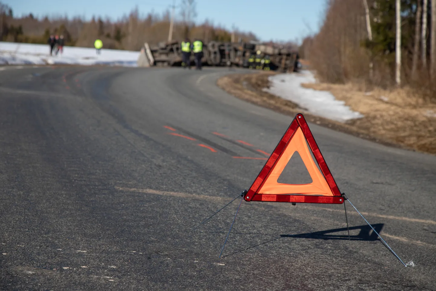 Kevadiselt vahelduvad pluss- ja miinuskraadid muudavad teeolud salakavalaks.