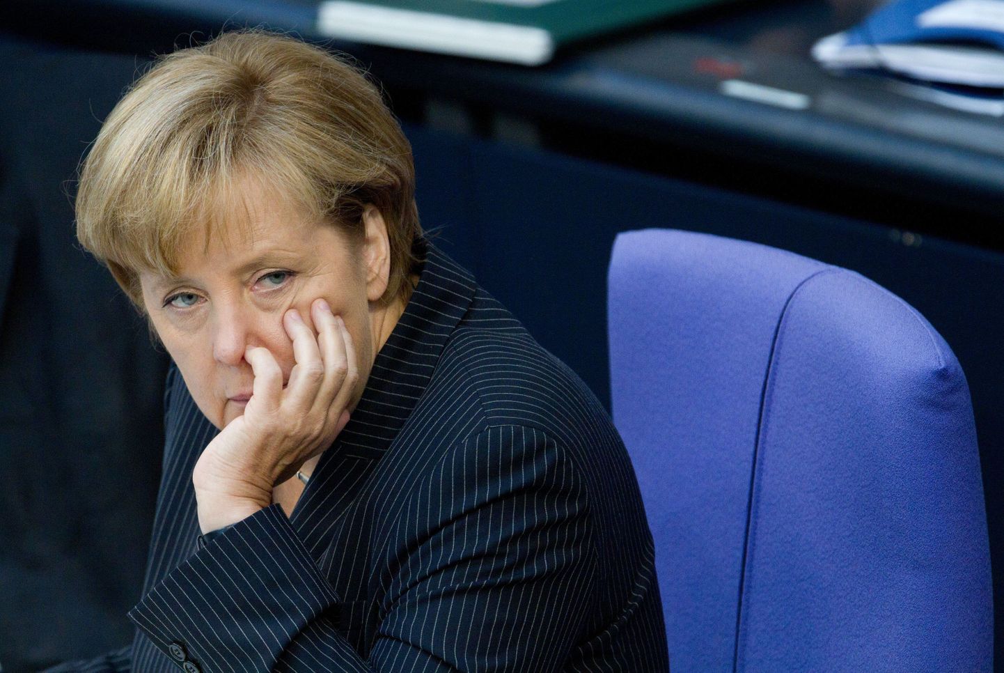 Konstitutsioonikohtu otsus vähendab Saksamaa kantsleri Angela Merkeli tegutsemisruumi, sest edaspidi peavad abiotsused saama parlamendi eelarvekomitee heakskiidu.