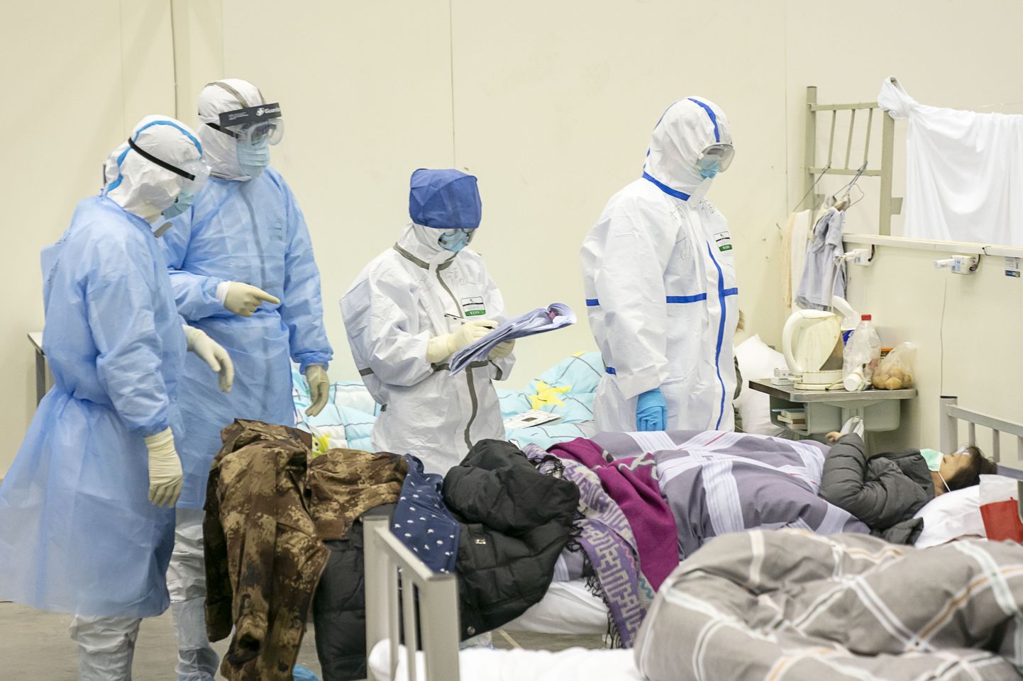 Hiina Hubei provintsi Wuhani arstid tegelemas uue koroonaviiruse patsientidega