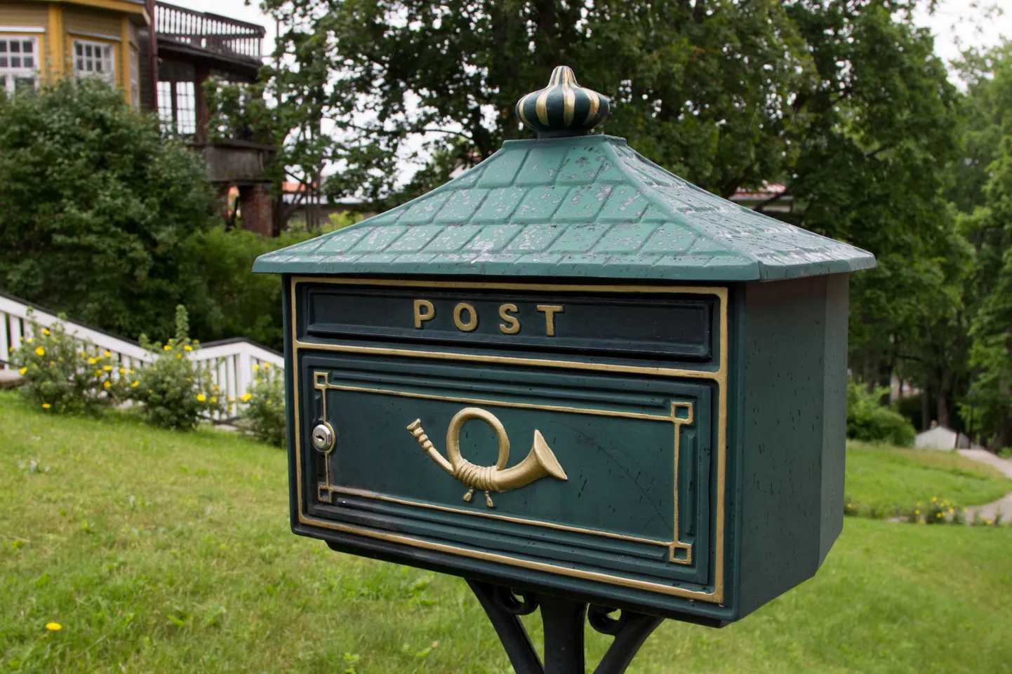 Postkast. Pilt on illustreeriv.