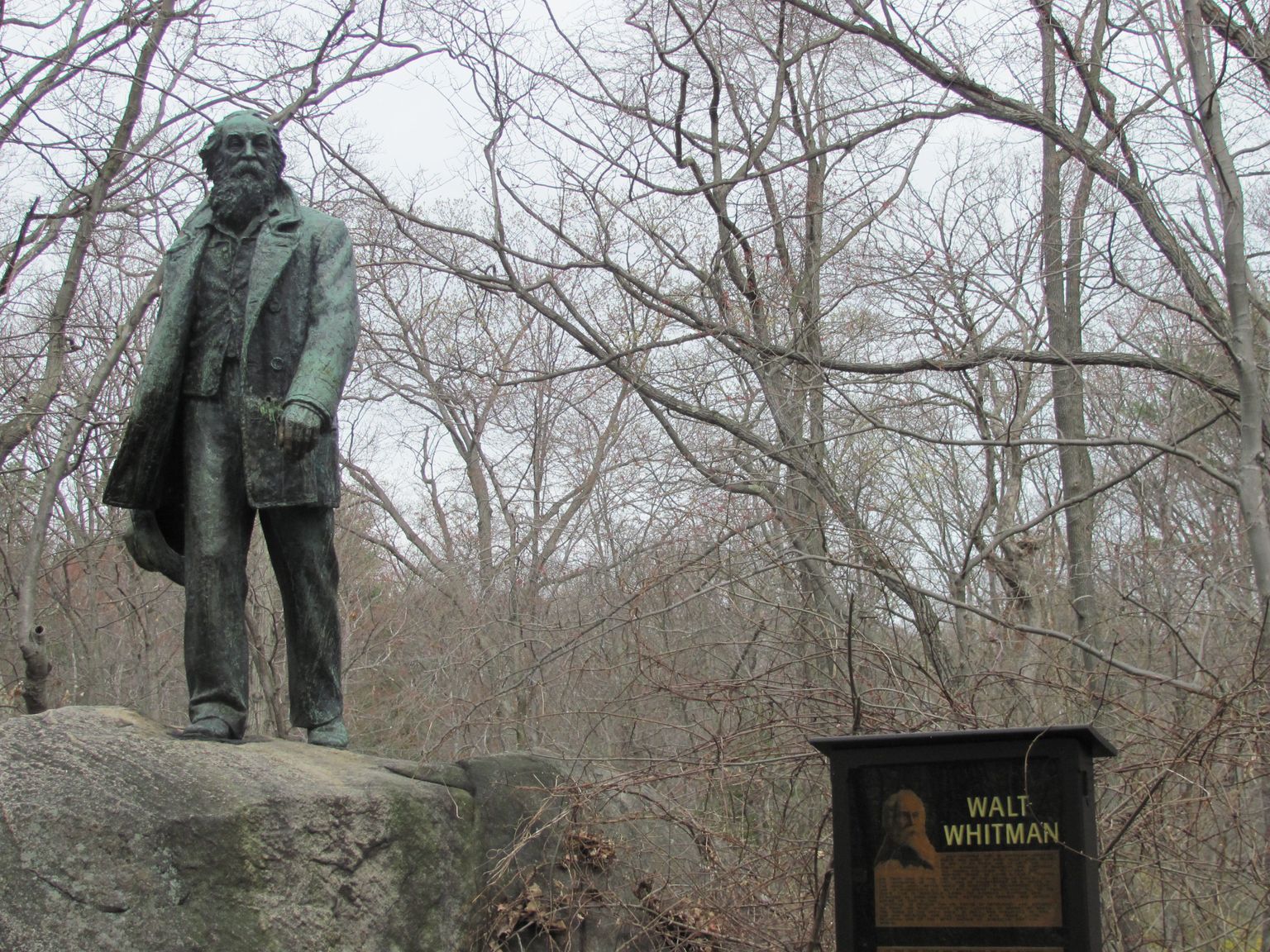 Walt Whitmani kuju New Yorgi osariigis asuvas rahvuspargis.