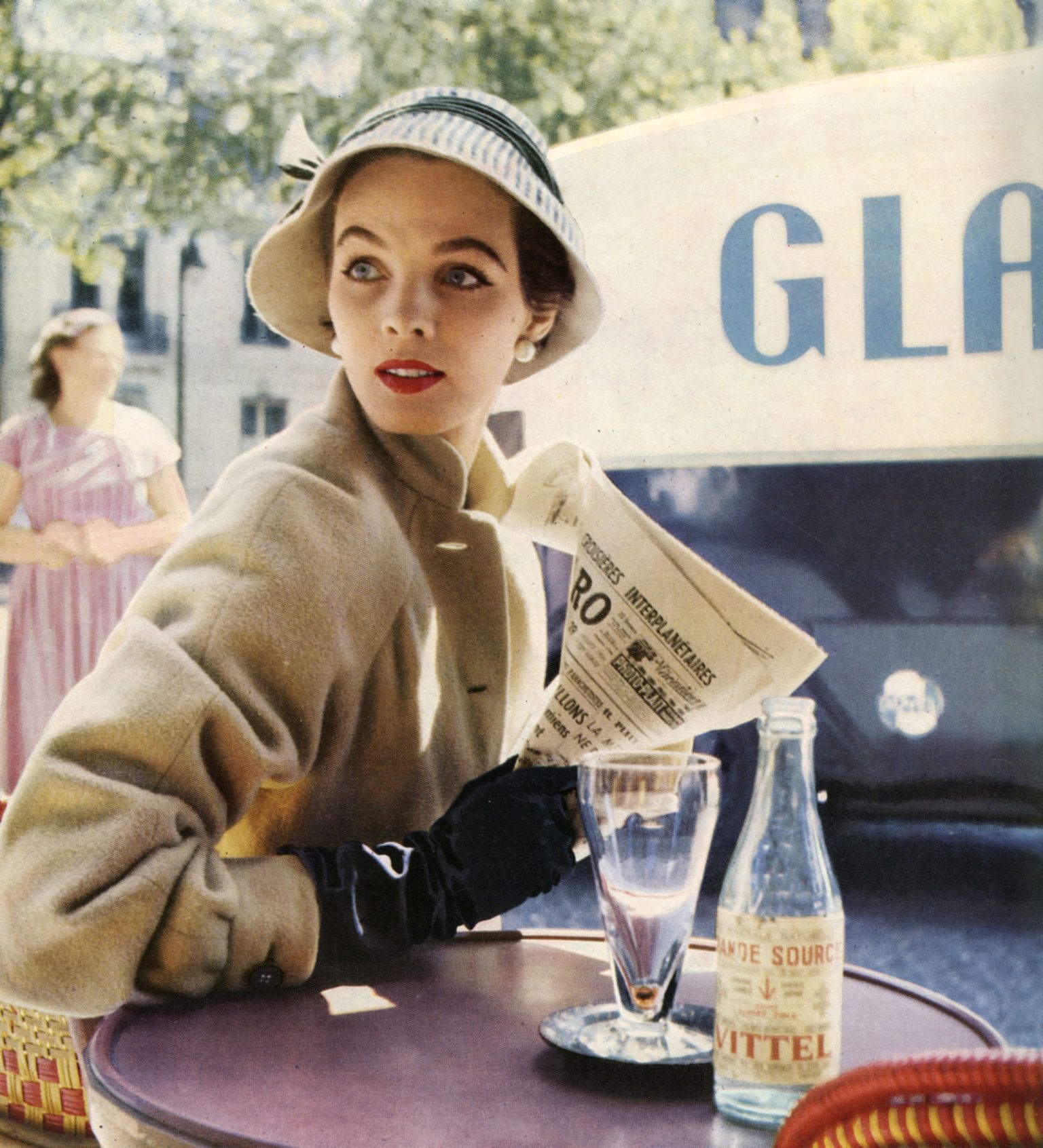 Modell Pariisi kohvikus 1953. aastal.