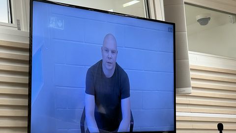 VIDEO KOHTUST ⟩ Saripedofiil Kalju Põldret kahtlustatakse kaaskinnipeetavaga tahtevastaselt suguühtesse astumises. «Mis jama see nüüd on?»