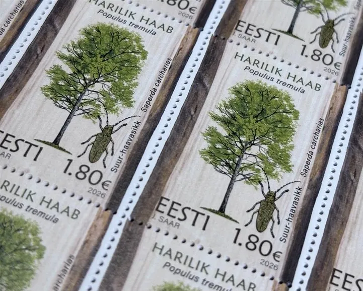 Uus postmark toob esile aasta puu ja putuka