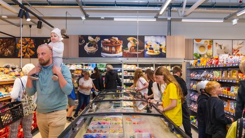 GALERII JA VIDEO ⟩ Pärnumaa külla tuli uus pood ja ligemale 